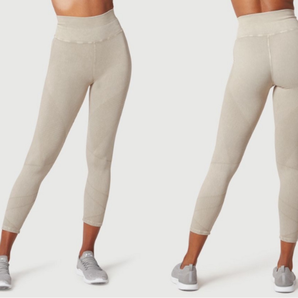 Nux Shapeshifter Legging NWT size Medium Stone 7/8 length